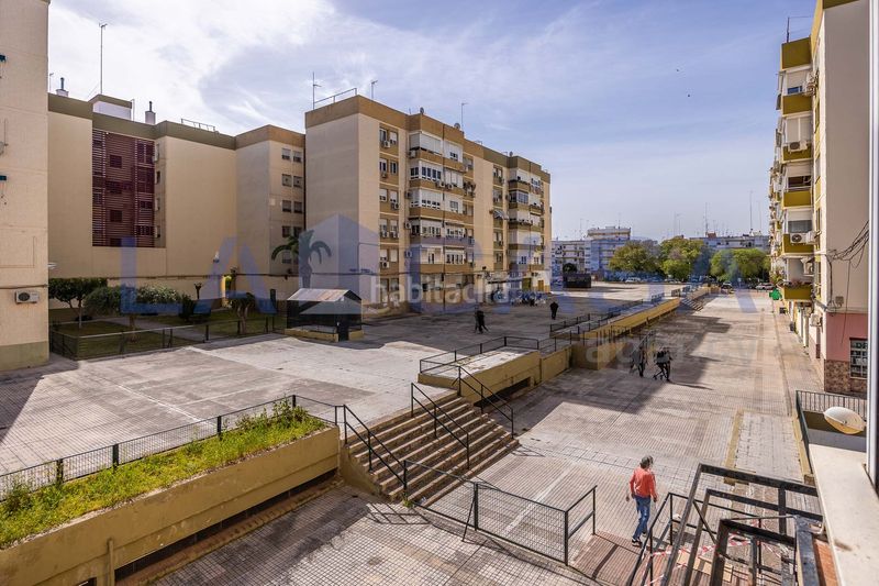 Foto f357966e-ac79-45ae-bf4b-39613e57bd3a. Pis amb aparcament a El Torrejón - El Cerezo Sevilla