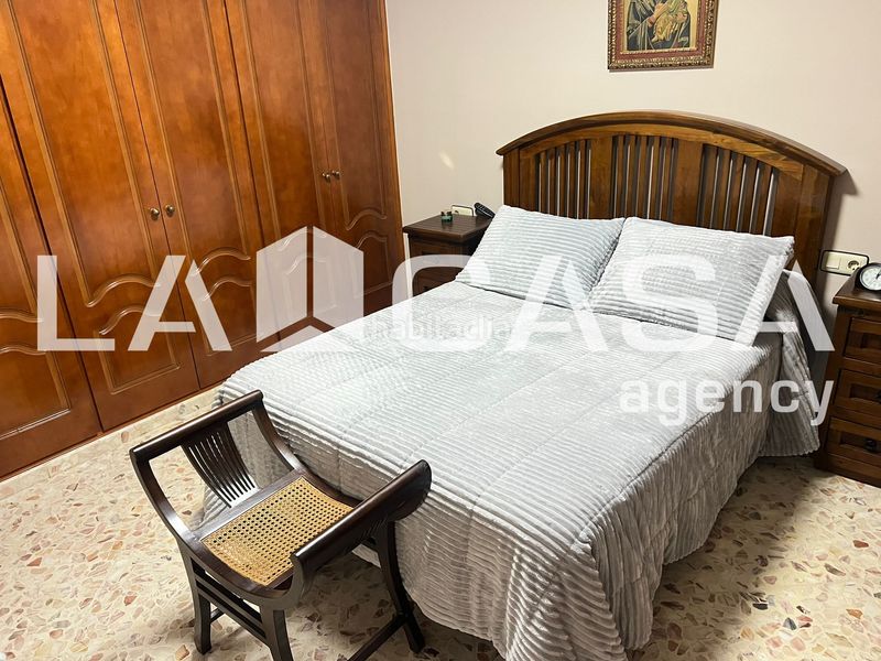 Foto 9bc7f6e8-6a80-4a44-9c77-5f603bfdbd23. Casa amb aparcament a Centro - Doña Mercedes Dos Hermanas