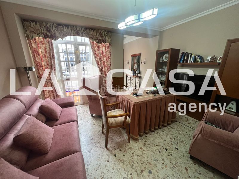 Foto b82d7ce1-2179-49f5-a20d-f64492968d0d. Casa amb aparcament a Centro - Doña Mercedes Dos Hermanas