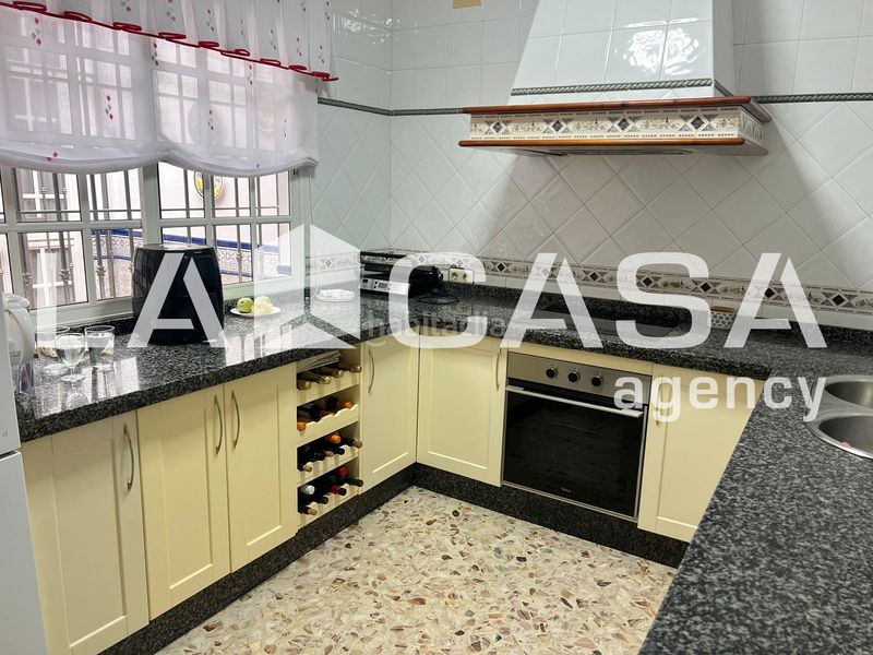 Foto d919d3aa-b6b6-405c-a417-25b5de8a489c. Casa amb aparcament a Centro - Doña Mercedes Dos Hermanas
