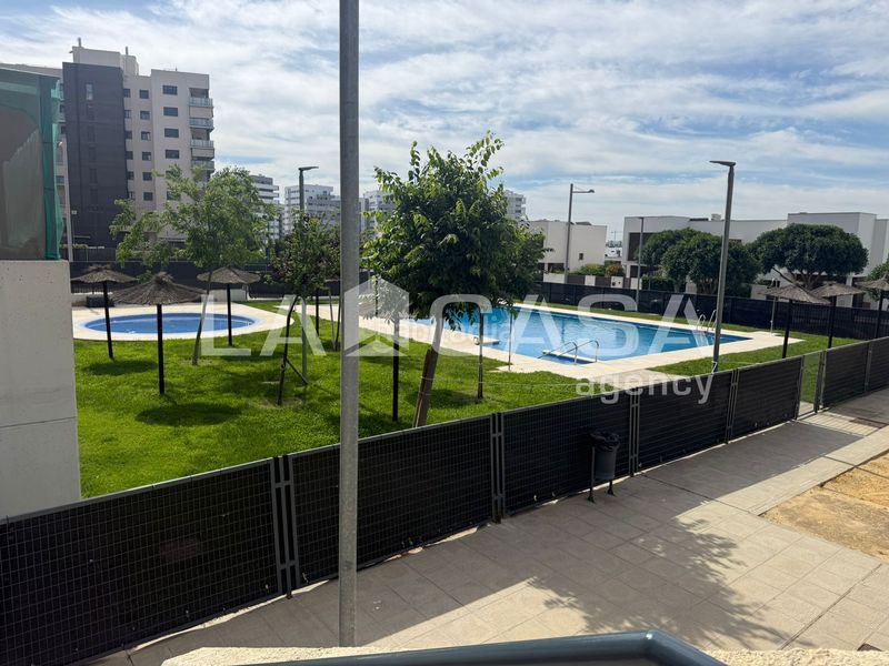 Foto 6a7bf749-87b1-4609-99e5-5d9b320cef37. Pis amb aparcament piscina a Entrenúcleos Dos Hermanas