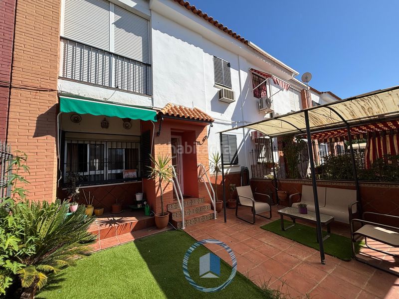 Foto a37f8256-5381-47dd-9222-c5a9213be95a. Casa adossada amb aparcament a Condequinto Montequinto