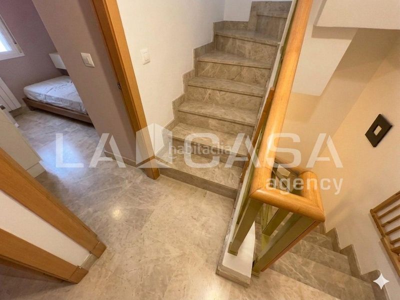 Foto b64dc08e-1c80-400e-9421-98f5cc884877. Casa adossada amb aparcament a Olivar de Quintos Montequinto