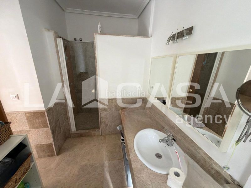 Foto c77e6b6b-e71d-4d24-af69-1ca74ff3db3c. Casa adossada amb aparcament a Olivar de Quintos Montequinto