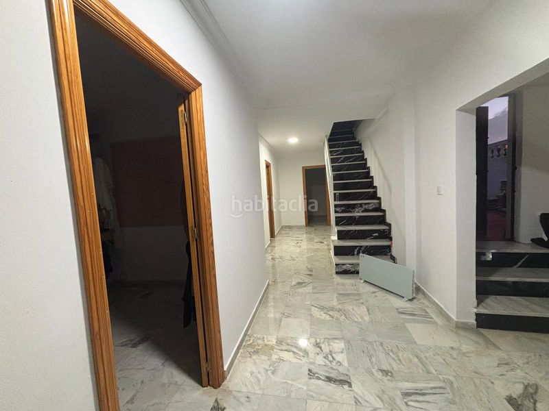 Foto e00f620e-fdf4-4a64-a671-3cc8c5f3af16. Casa adossada amb aparcament a Palmete Sevilla