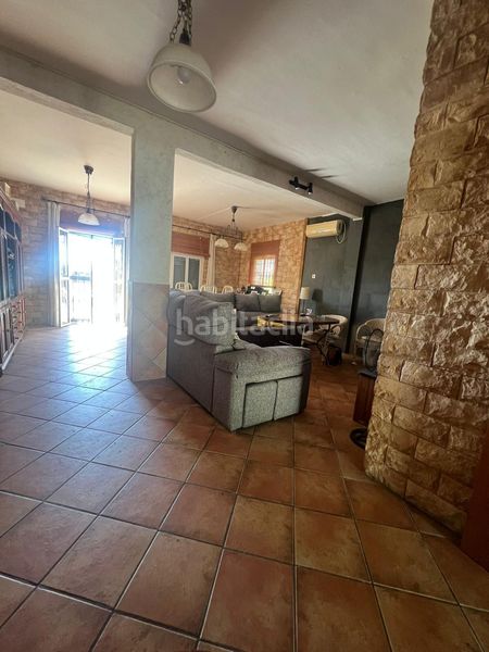 Foto ca695fa1-f4be-4b3e-ac19-abca69c04df9. Casa amb aparcament piscina a Carmona