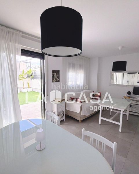 Foto 0c682ad9-e1e6-451a-98d2-b1f57603f126. Casa adossada amb calefacció aparcament a Entrenúcleos Dos Hermanas
