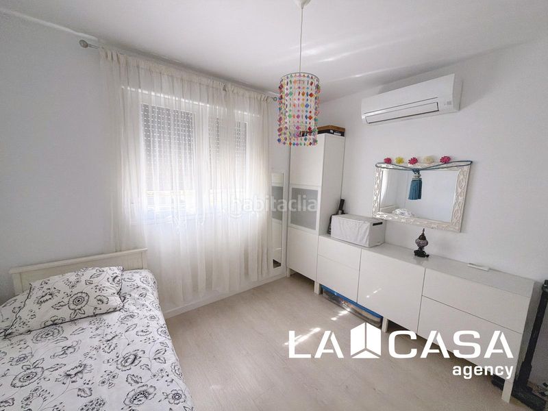 Foto 426686a9-e286-450d-bd39-80fb712093c3. Casa adossada amb calefacció aparcament a Entrenúcleos Dos Hermanas
