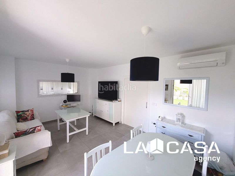 Foto d025ff5a-9ffa-4add-9657-c729aec2ed0f. Casa adossada amb calefacció aparcament a Entrenúcleos Dos Hermanas