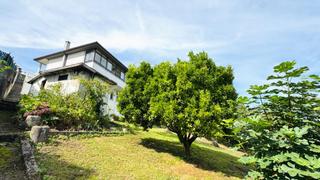 Casa in Calle de álvaro cunqueiro 2. Espectacular chalet con vistas a la ría del burgo
