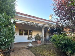 Maison  Baldomir. Chalet en urbanización privada en guísamo, bergondo
