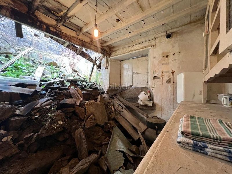 Foto 0b9084fd-529c-4599-b3bf-63579f9a8dde. Casa aparellada amb aparcament a Cambre