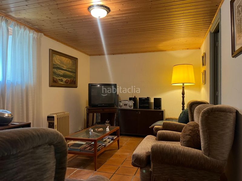 Foto 3934d890-840a-4c13-adf0-496a07c136bb. Casa aparellada amb aparcament a Cambre