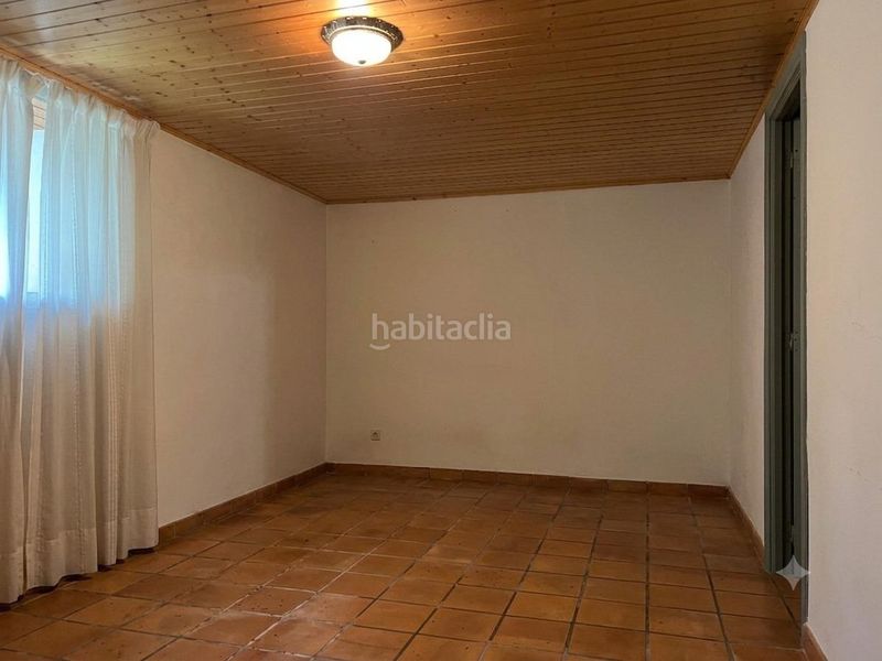 Foto 433e0d30-6449-43aa-b0cc-98bf3dfe96b7. Casa aparellada amb aparcament a Cambre