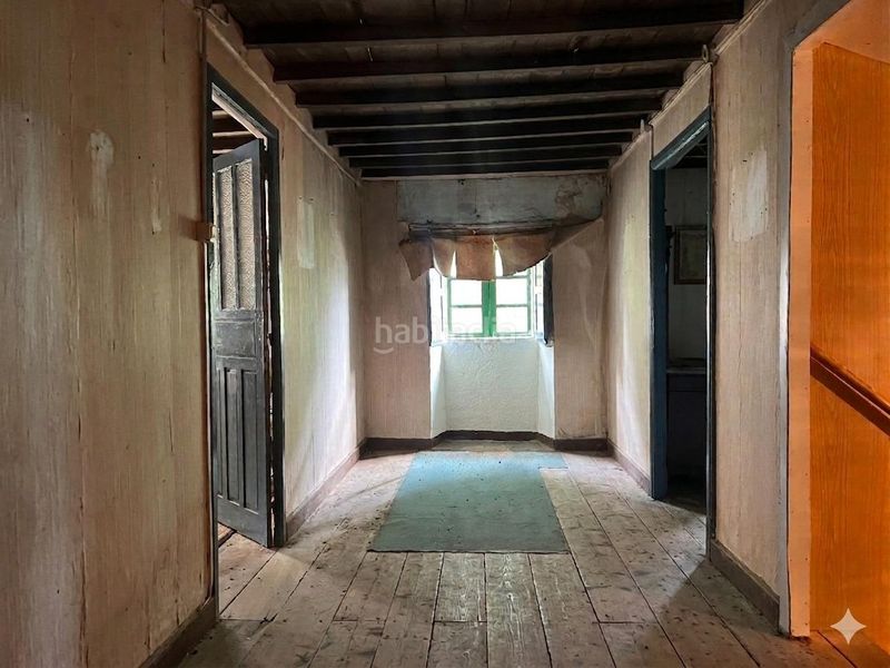 Foto 4d13a012-4dec-467e-958c-756b34ce822f. Casa aparellada amb aparcament a Cambre