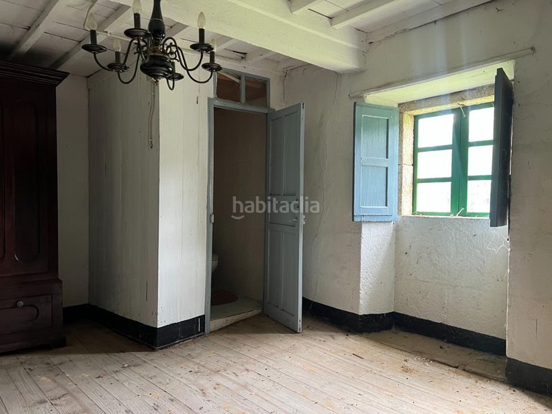Foto c863829c-5b03-425a-8ba7-2993b014192c. Casa aparellada amb aparcament a Cambre
