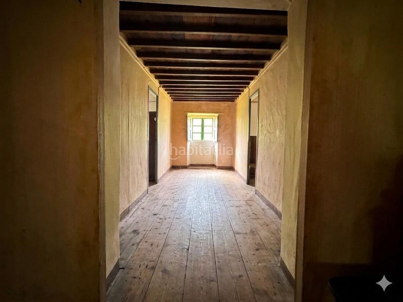 Foto ca5b5c54-0848-49f3-84c8-c62c77d9b4b7. Casa aparellada amb aparcament a Cambre