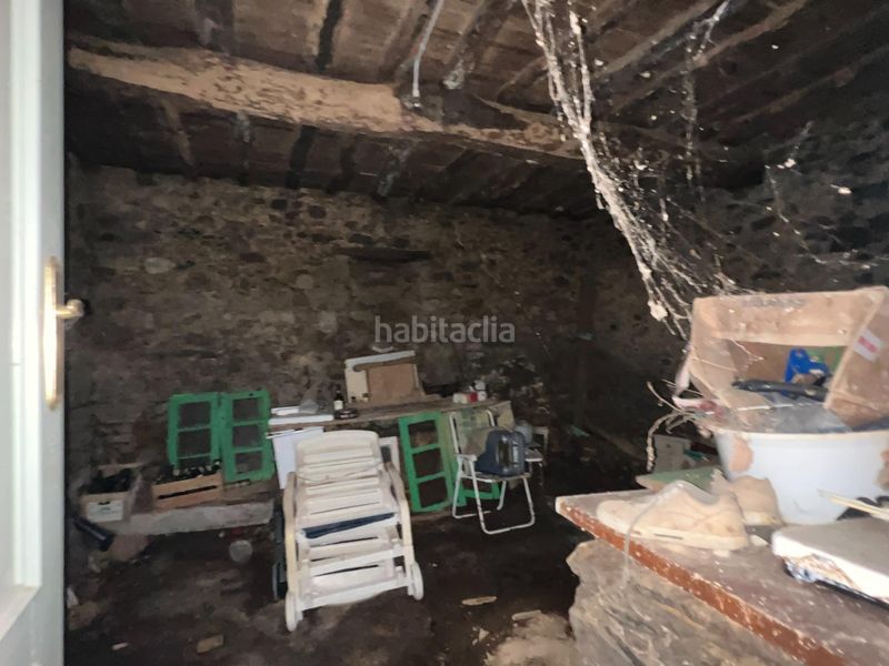 Foto f0d4d786-24c4-4033-bc59-f076e1e677d8. Casa aparellada amb aparcament a Cambre