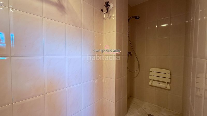 Foto 192cb22d-ca86-4035-b65d-57bf48866277. Casa adossada amb calefacció aparcament piscina a Oleiros