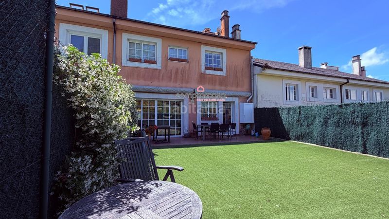 Foto d3b70a29-e36d-4cde-abba-c284d2e9f691. Casa adossada amb calefacció aparcament piscina a Oleiros