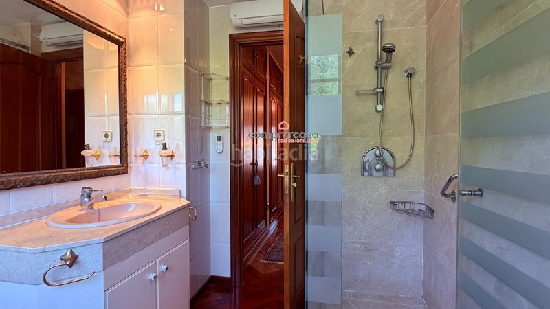 Foto d58777af-93ac-4525-b0b9-05ad374a1a6b. Casa adossada amb calefacció aparcament piscina a Oleiros