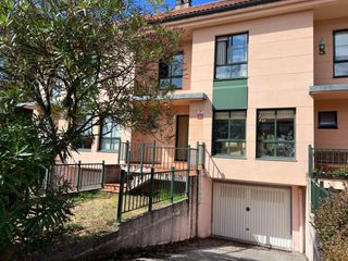 Semi detached house  Calle fraternidade. Chalet adosado en la zapateira