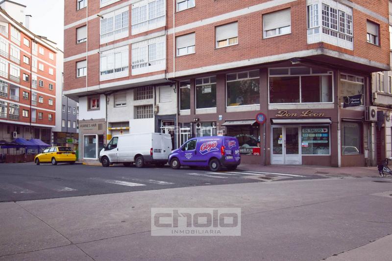 Foto 37e9227f-208d-483b-8269-97657571fd74. Alquiler local comercial  en esquina acondicionado para peluquería próximo a calle orense con más de 13 m. de frente a calle, con mucha visi en Lugo