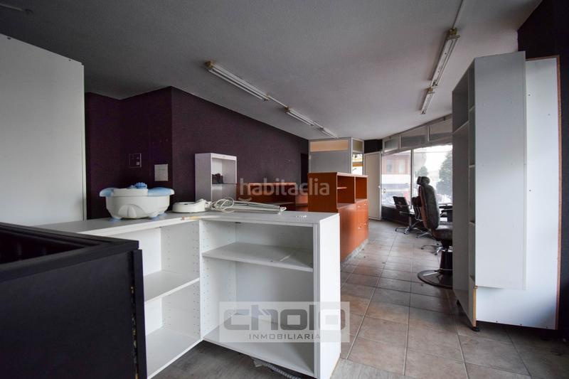 Foto 52ab09c6-33d5-4922-92d6-633ae90a75e7. Alquiler local comercial  en esquina acondicionado para peluquería próximo a calle orense con más de 13 m. de frente a calle, con mucha visi en Lugo