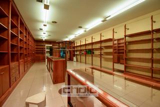 Lloguer Local Comercial a Paradai. Local en alquiler