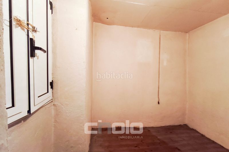 Foto b00bdbcc-3e61-46e1-bee6-a23a6c7d3176. Casa  en venta en Outeiro de Rei