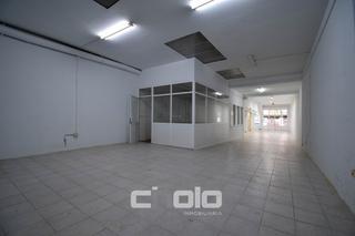 Location Local commercial à A Milagrosa. Local comercial en alquiler