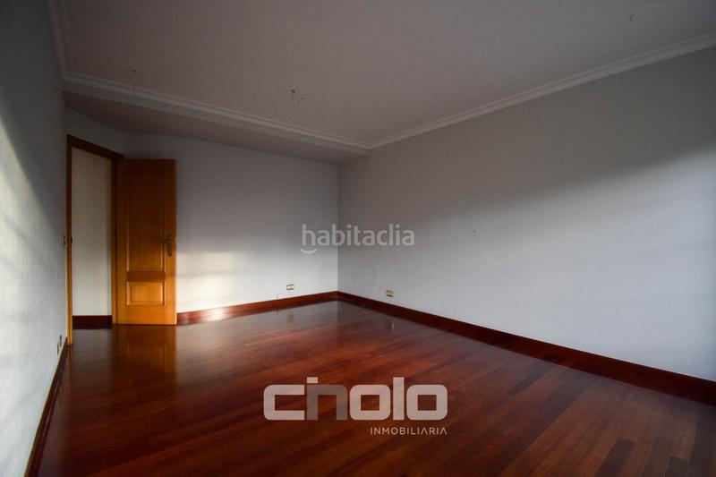 Foto 0cbca2bf-9e88-45d9-ab96-59f6cf8ff9bd. Piso  en venta en A Milagrosa Lugo