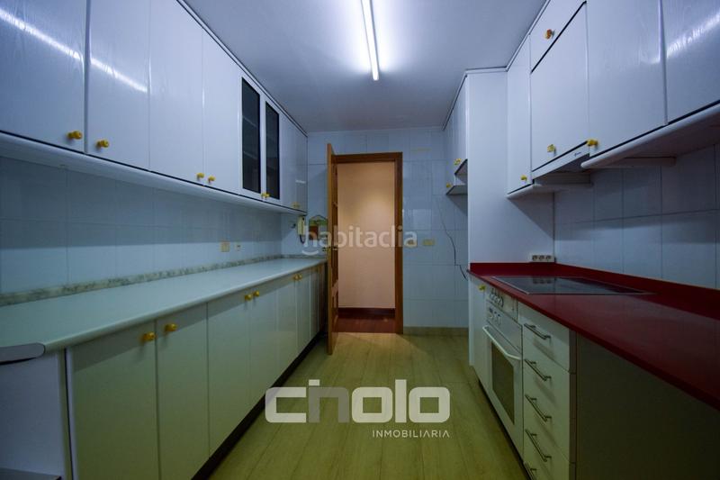 Foto 53086225-c560-4372-a30c-6124f42bc2d6. Piso  en venta en A Milagrosa Lugo