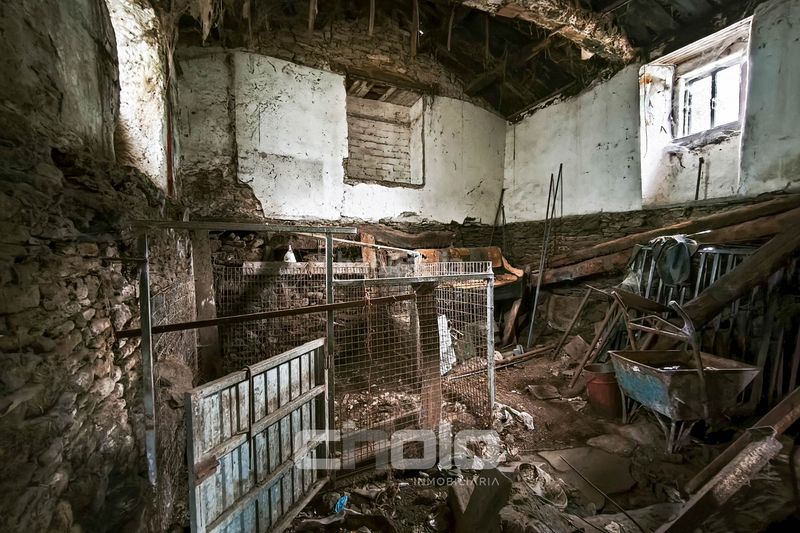 Foto 692a321e-11d7-4438-81a6-64ce662c6a84. Casa aparellada a Begonte