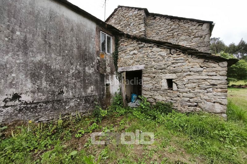Foto ac48c2f3-ecdb-4227-966f-13cec1e93d91. Casa aparellada a Begonte