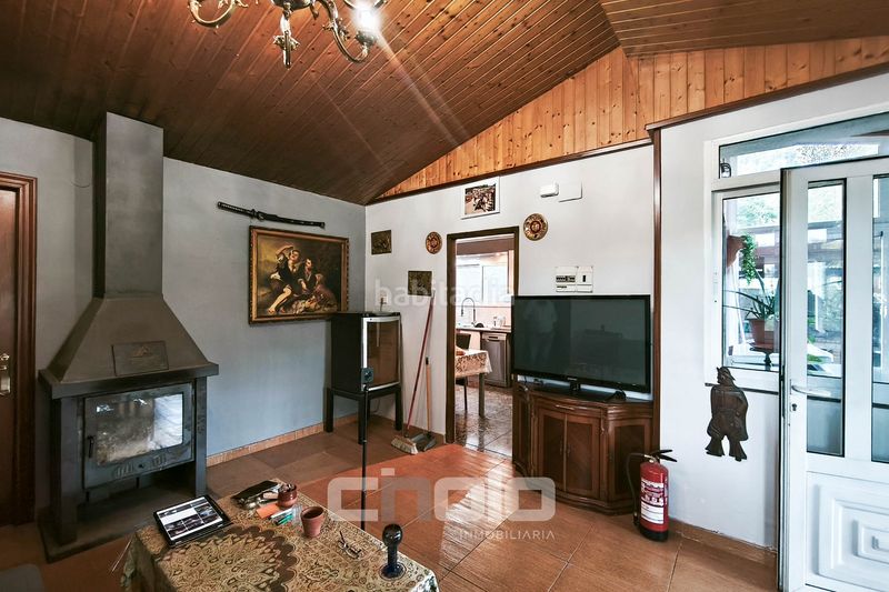 Foto 4b746493-3108-446c-9a18-41b1cc08a9cb. Casa amb aparcament a Friol