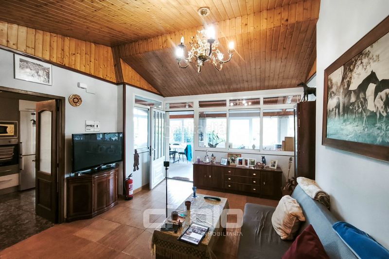 Foto 7b6a75b3-9b8d-4fbf-acba-022dd874183f. Casa amb aparcament a Friol