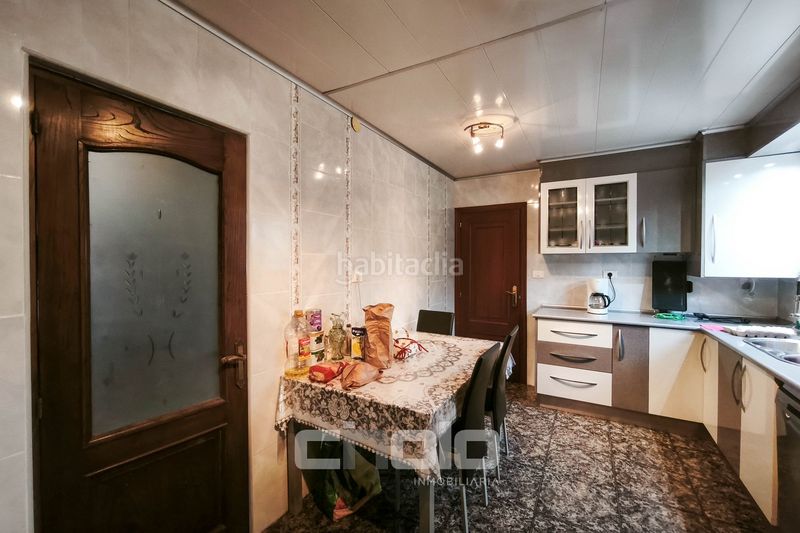 Foto b48913d5-6400-40dc-8c7f-ff19df53fd41. Casa amb aparcament a Friol