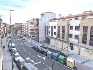 Appartement  Carretera de ledesma. Con garaje en la misma ctra. ledesma