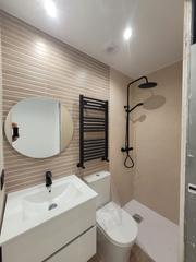 Rent Flat in Carmelitas. Con 3 baños