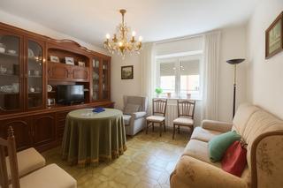 Piso  Paseo de los robles. Junto parking garrido