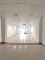 Local Comercial  Carrer santa magdalena. Local comercial en olot
