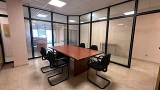 Local commercial dans Carrer mossn gelabert 9. Local comercial adaptado a oficinas de 231 metros cuadrados.
