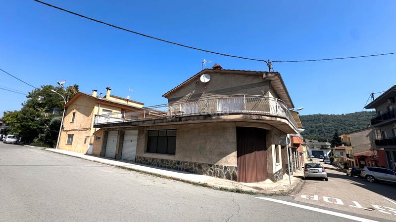 Foto 4dbebf87-5ab8-4c7e-a76e-a528d8b06be9. Casa aparellada a carrer dels paperers 12 a Sant Joan les Fonts