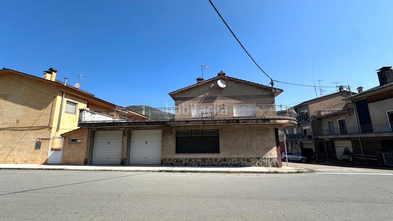 Foto b4b45274-b23d-4caa-8707-12fdc131e2b5. Casa aparellada a carrer dels paperers 12 a Sant Joan les Fonts