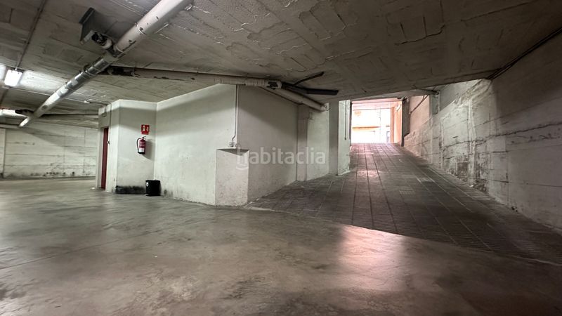 Foto 721556ac-0975-46a9-b59a-298e9b2d6b8b. Aparcament cotxe a carrer compositor pere aubert 22 a Olot