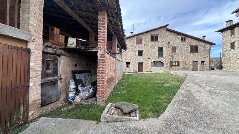 Foto 2225ad89-a4d4-4dd0-aa13-1a414e64c7b7. Chalet en carrer santa margarida 1 magnífica casa reformada en el valle de bianya en Vall de Bianya (La)