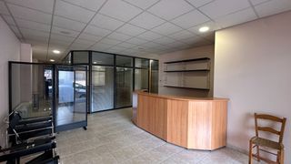 Rent Business premise in Carrer mossèn gelabert 9. Local comercial en alquiler