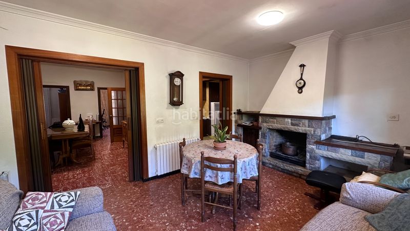 Foto 0970be8b-e6fa-435c-8ef6-fa57ea00aec9. Casa adossada amb xemeneia calefacció aparcament a Castellfollit de la Roca