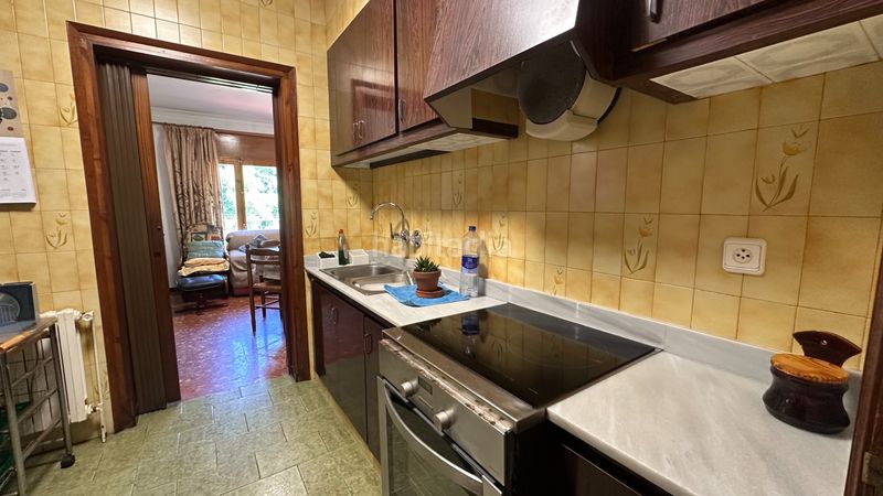 Foto 84c83d32-b6ee-43fa-9388-5895fd82a704. Casa adossada amb xemeneia calefacció aparcament a Castellfollit de la Roca